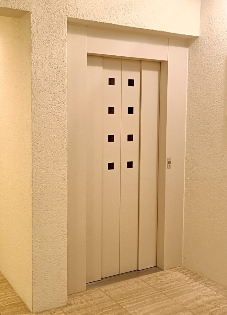 エレベーターもございます
